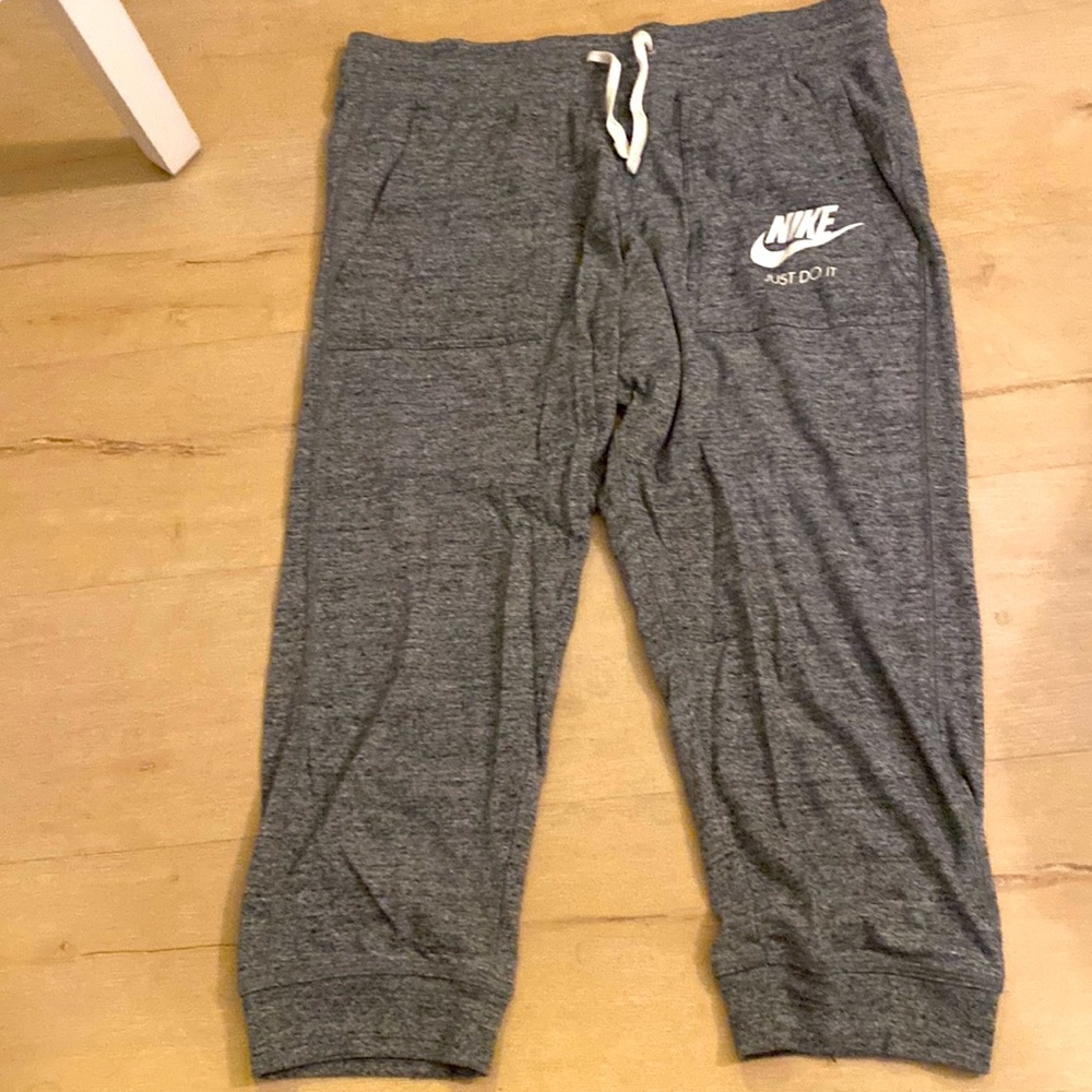 Nike Three Qtr Length Joggers